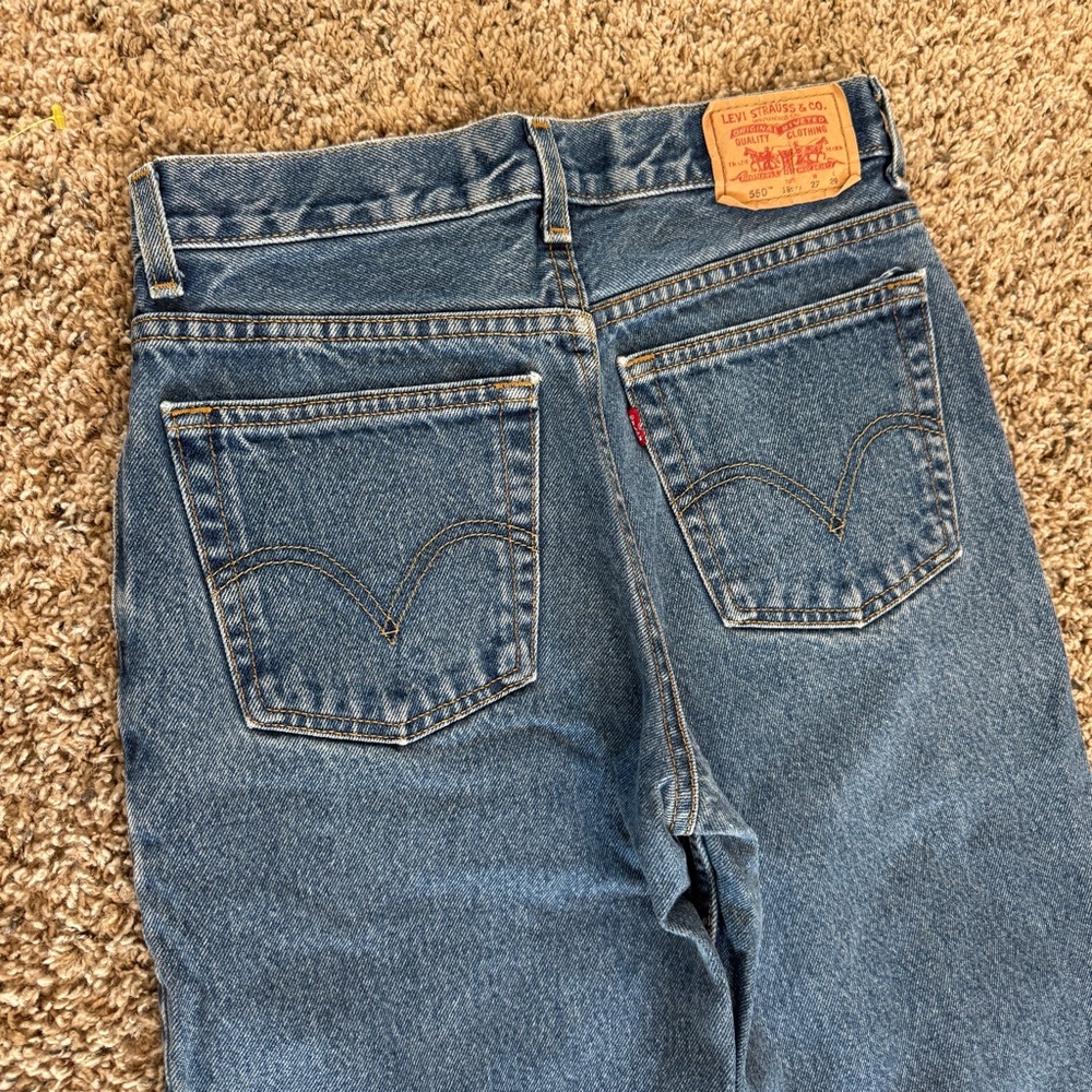 Vintage Relaxed Fit Levi’s 550 - Picture 7 of 13